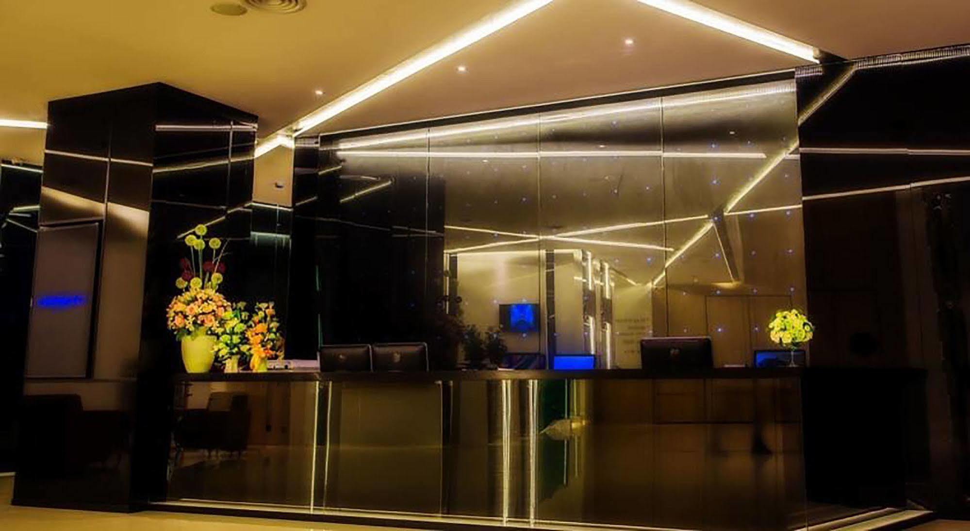 Crystal Hotel Hat Yai Ngoại thất bức ảnh