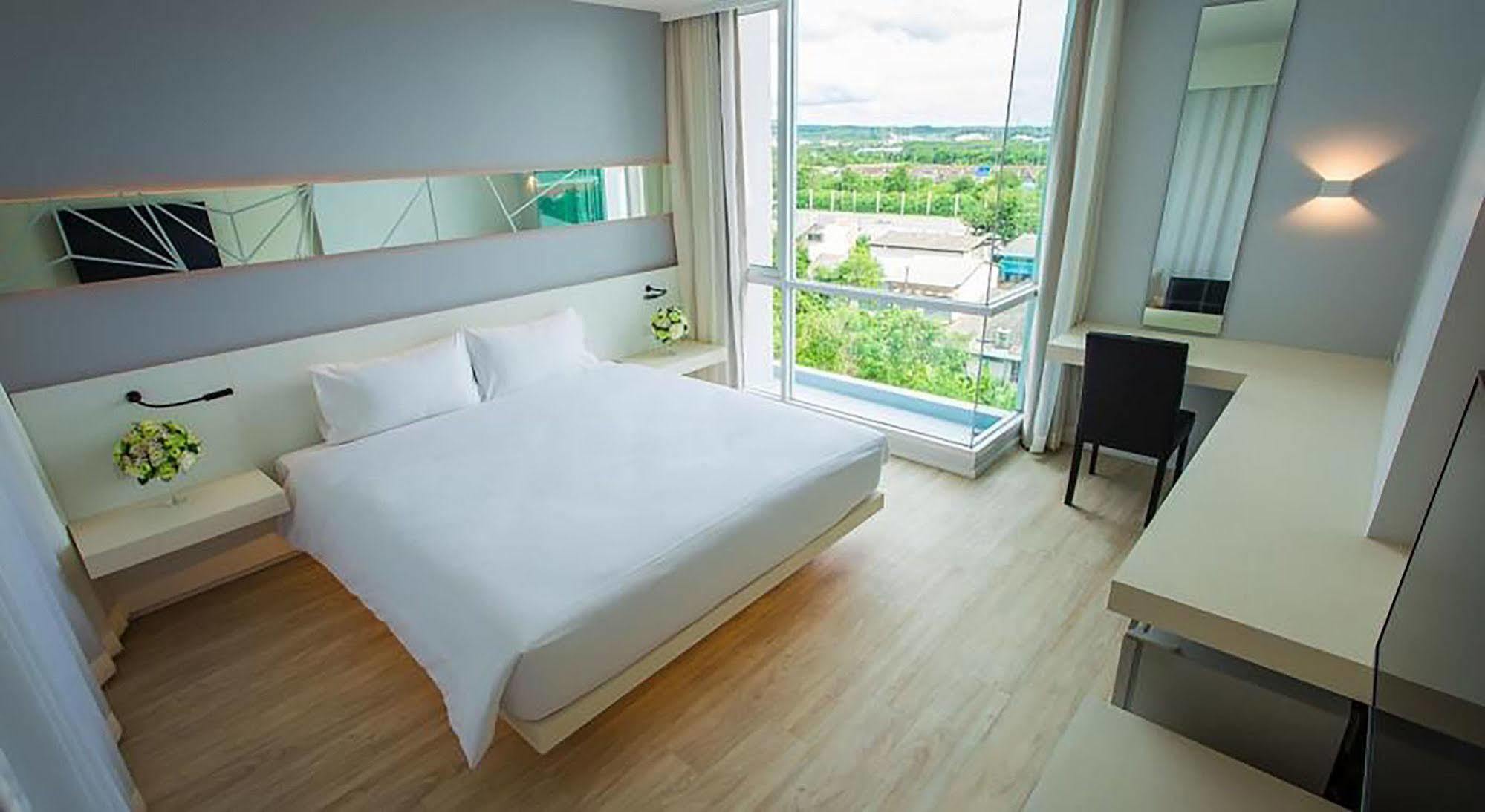 Crystal Hotel Hat Yai Ngoại thất bức ảnh