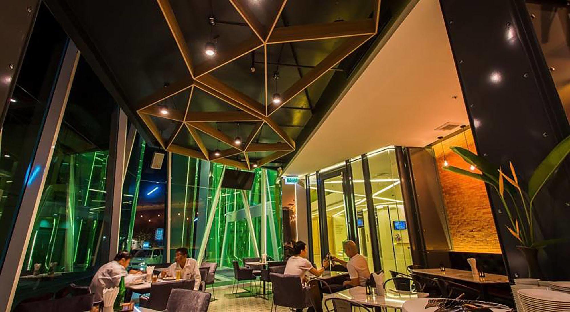 Crystal Hotel Hat Yai Ngoại thất bức ảnh