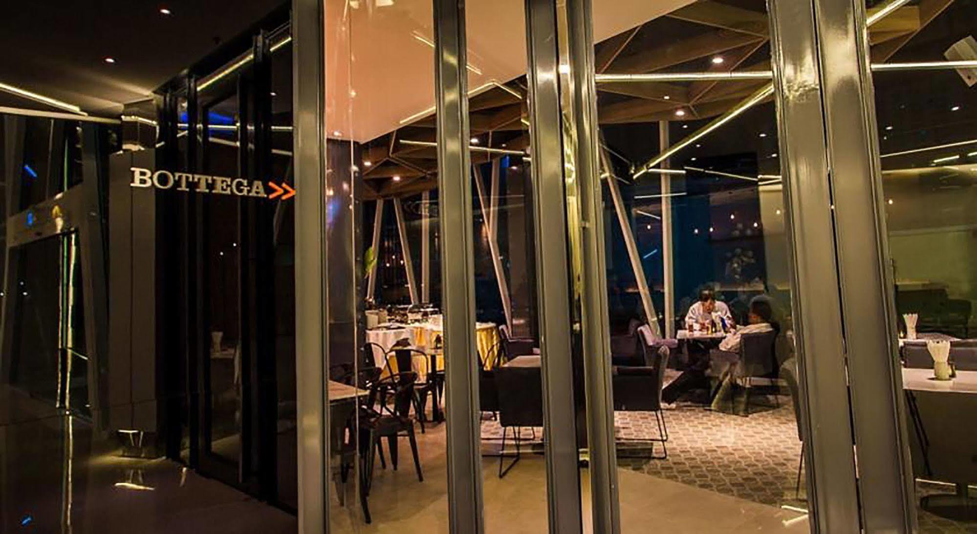 Crystal Hotel Hat Yai Ngoại thất bức ảnh
