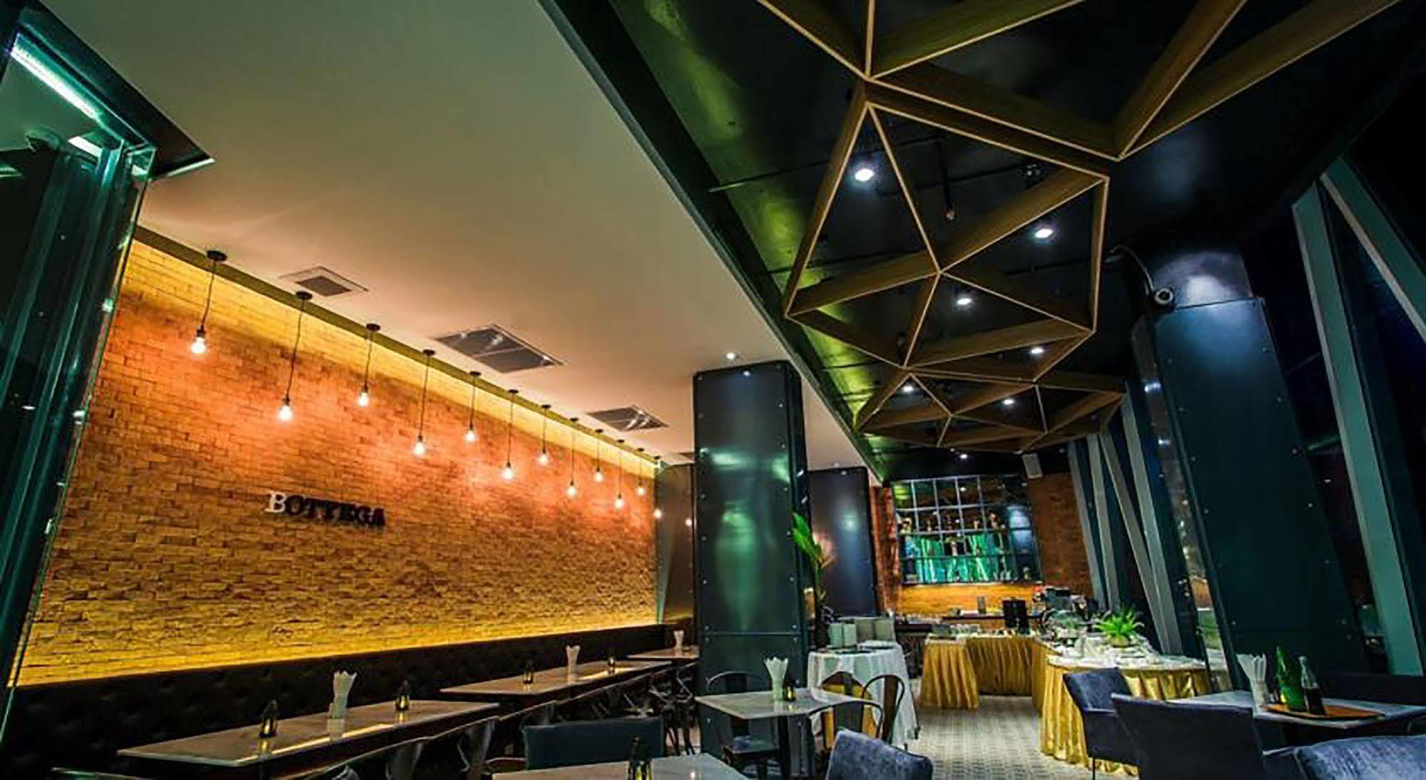 Crystal Hotel Hat Yai Ngoại thất bức ảnh
